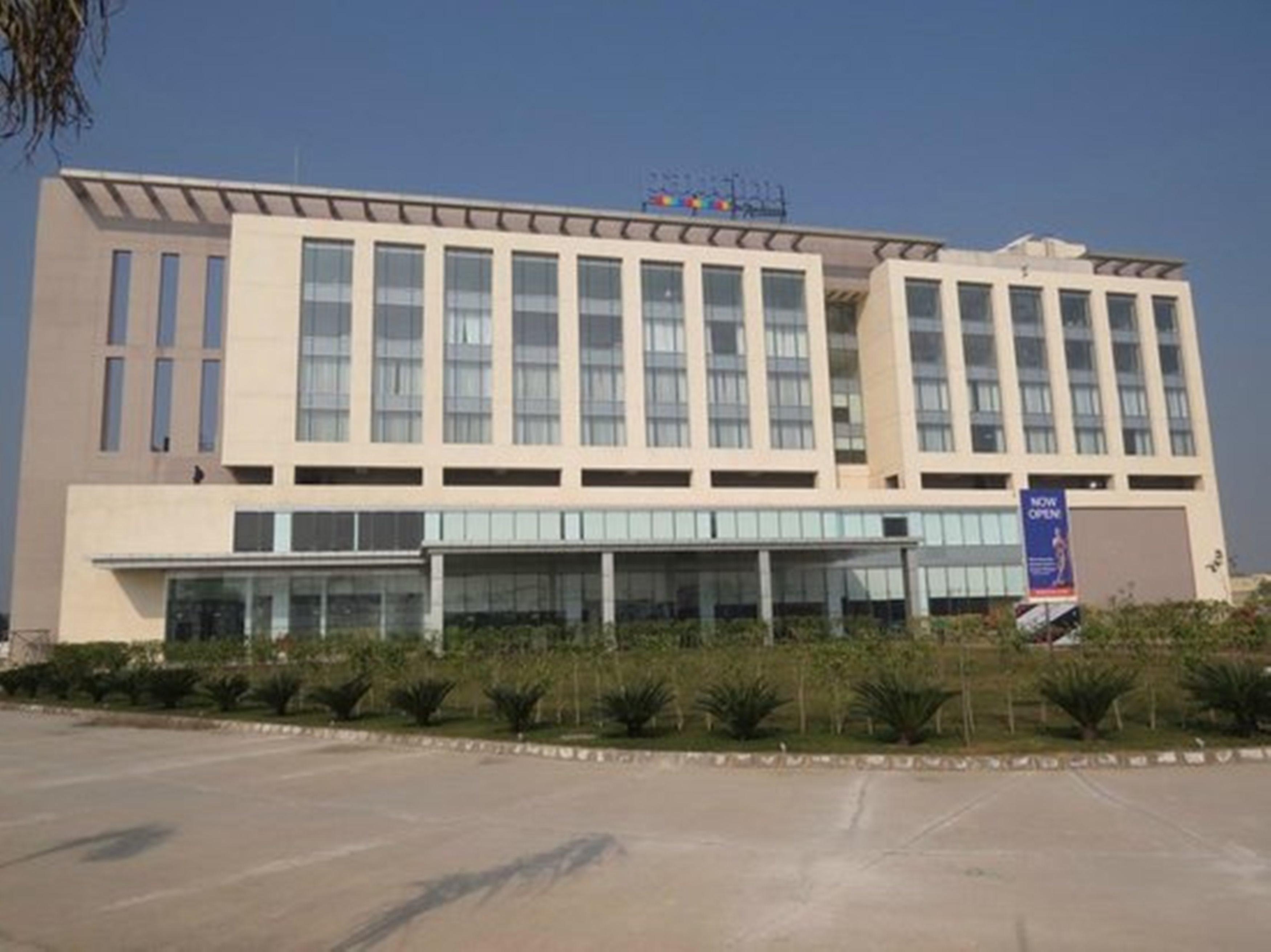 Park Inn By Radisson Gurgaon Bilaspur Manesar Exterior foto