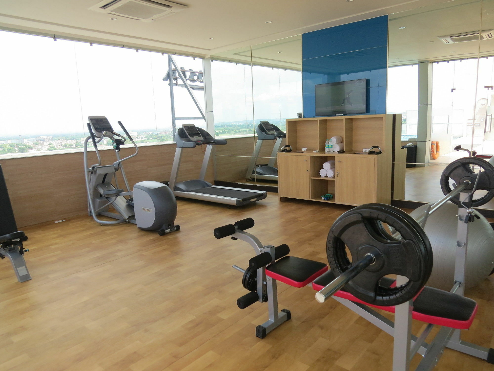 Park Inn By Radisson Gurgaon Bilaspur Manesar Exterior foto